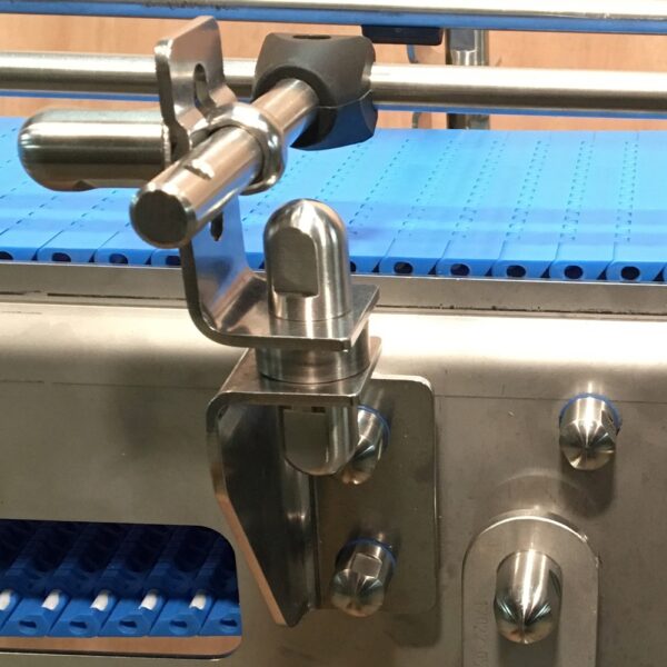 Hygienic side guide in stainless steel