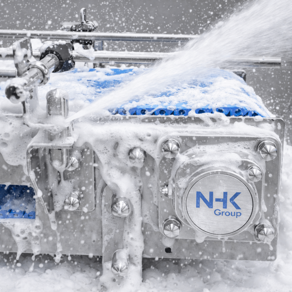 High-pressure cleaning of stainless steel machinery